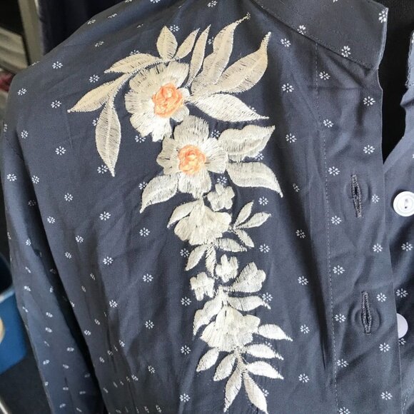 Pacific Women's Flowy Button Down Floral Embroidered Blouse in Blue - Size M - Picture 5 of 5